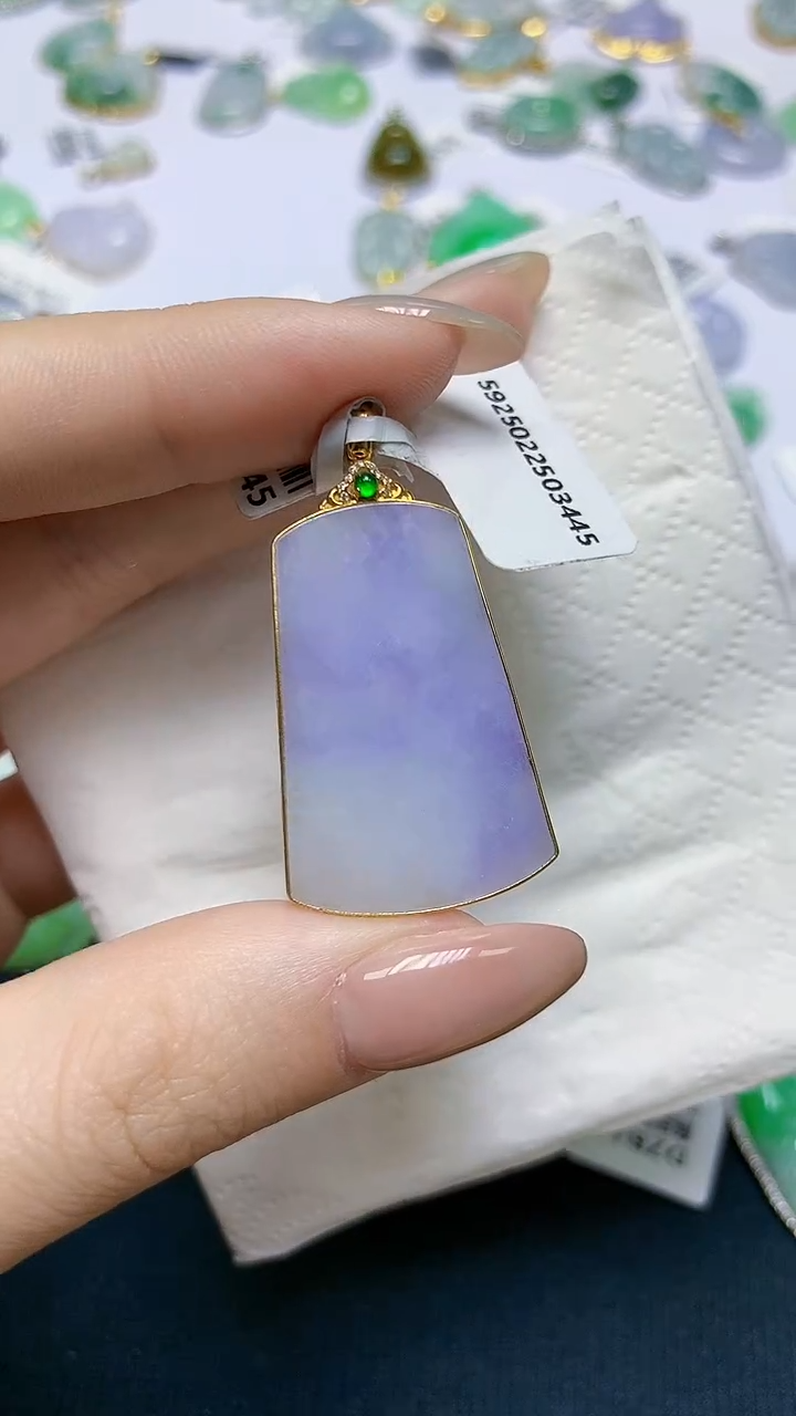 翡翠18K金镶嵌颈饰天然缅甸A货翡翠