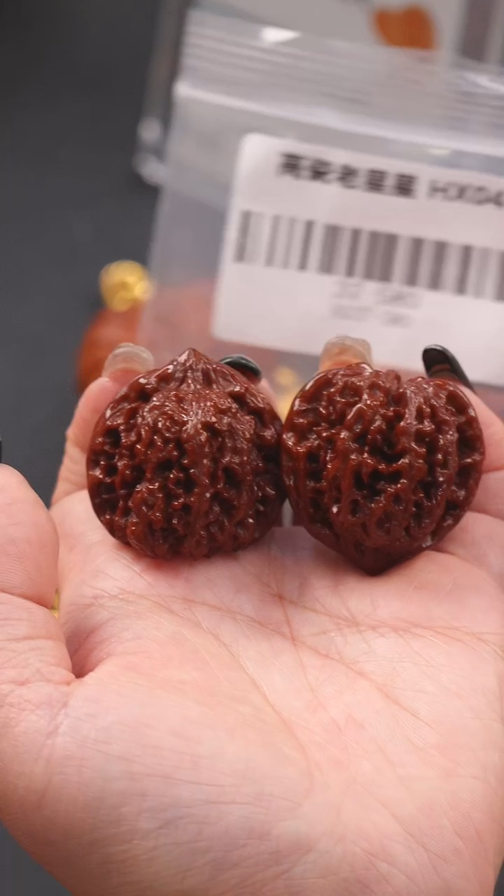 【闪购商品】文玩核桃把件37高瓷满天星狮子头