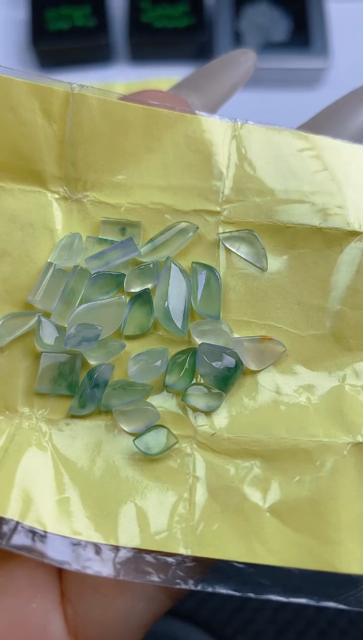 定制翡翠未镶嵌天然翡翠蛋面30