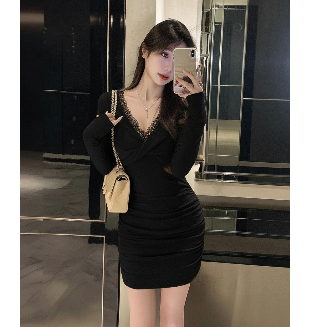 法式收腰包臀短裙女高级感蕾丝拼接v领秋冬内搭长袖连衣裙小黑裙