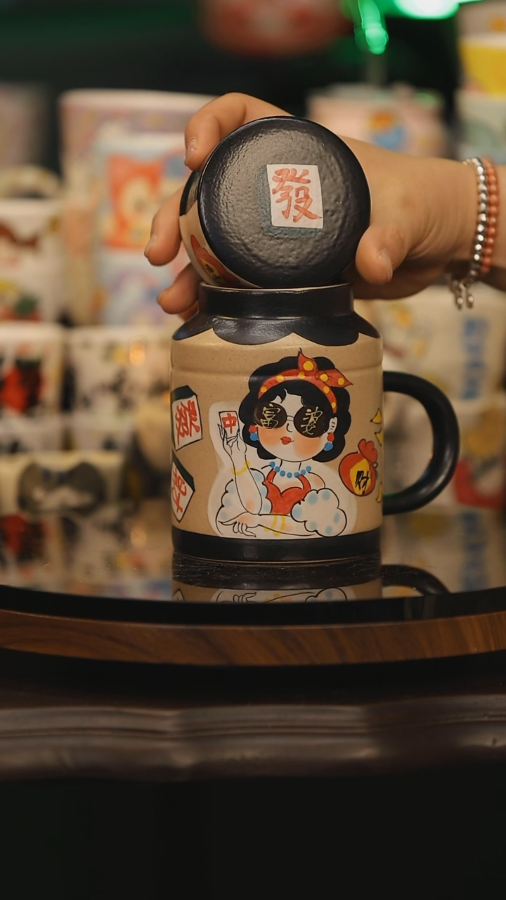【闪购商品】摆件景德镇釉下彩绘设计师款式陶瓷