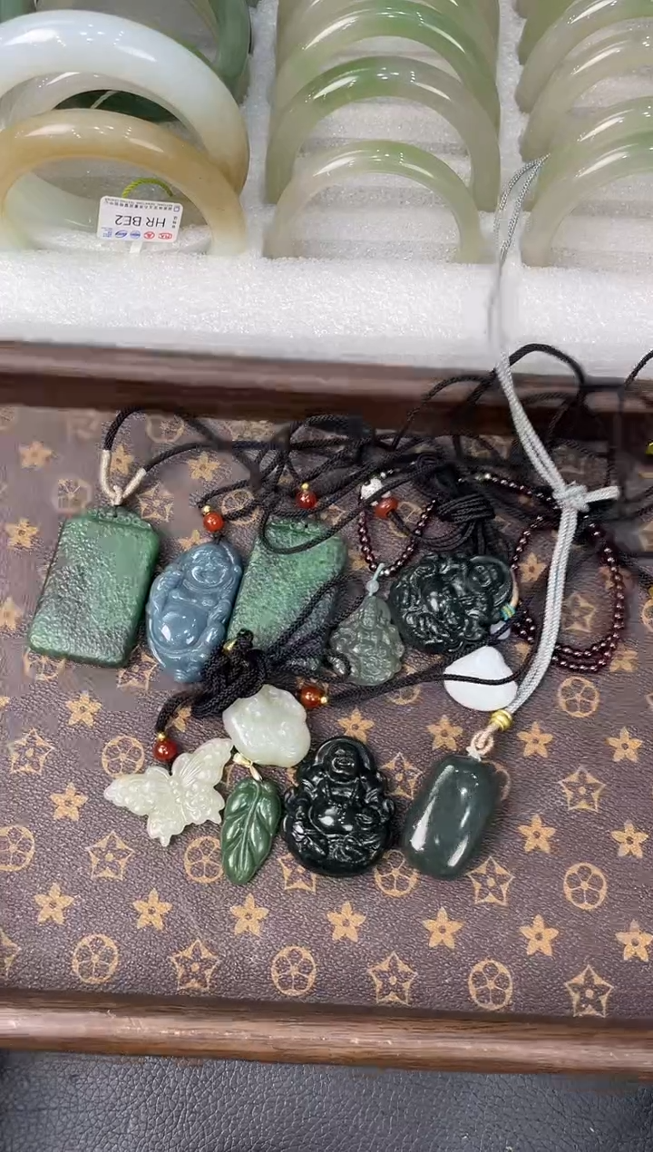 颈饰未镶嵌和田玉混发吊坠多样发其一