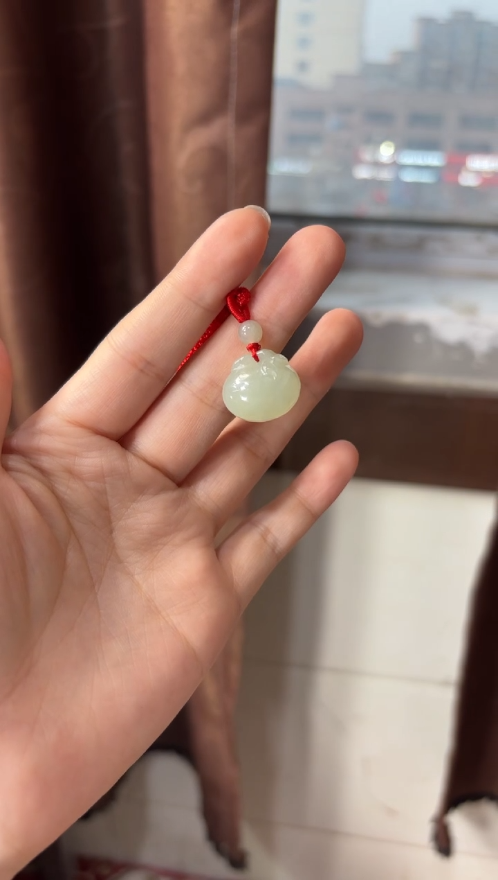 【闪购商品】和田玉吊坠(赠链)未镶嵌且末微色差近矿吊坠