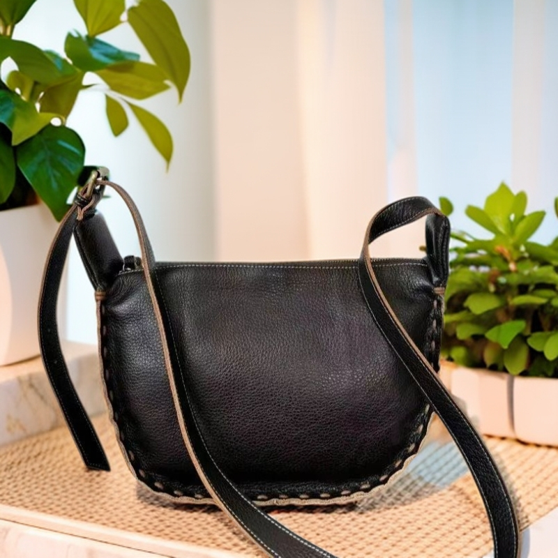 春夏新款高货斜挎头层牛皮饺子包大容量手缝线拉链复古