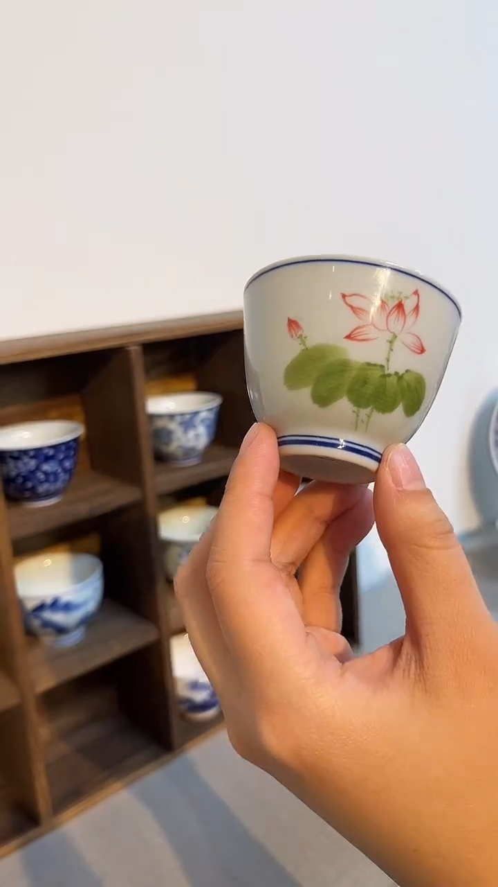 景德镇高温瓷莲花小客杯