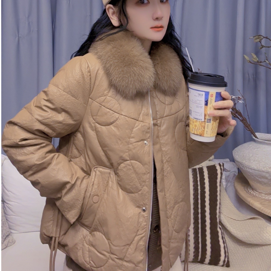 M44W020慕之淇狐狸毛领新国标意大利PU皮90白鸭绒压花羽绒服