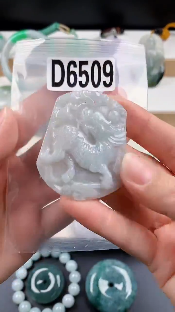 颈饰未镶嵌翡翠天然翡翠吊坠挂件