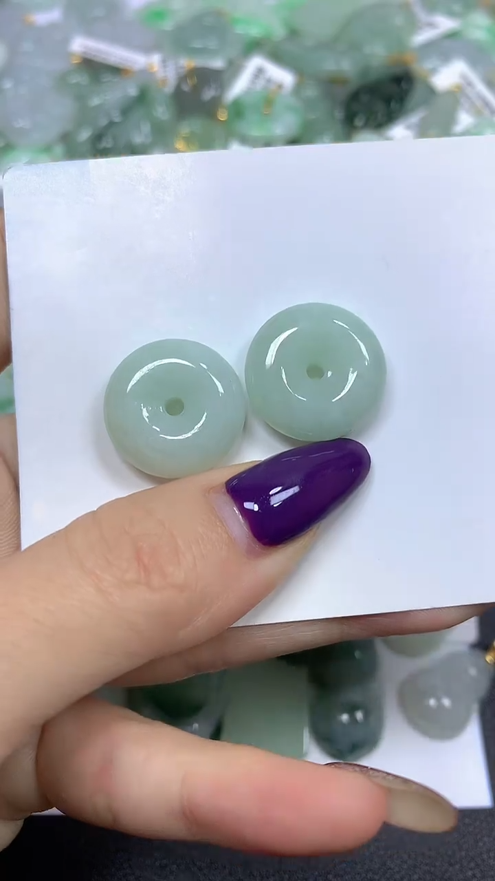 颈饰未镶嵌翡翠 