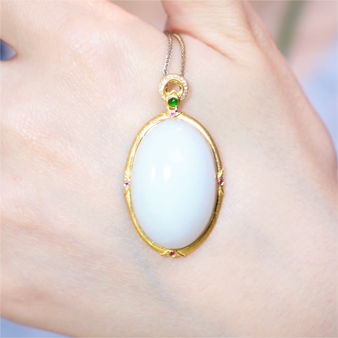 【芒心珠宝】天然和田玉18K金镶嵌全包白玉蛋面吊坠