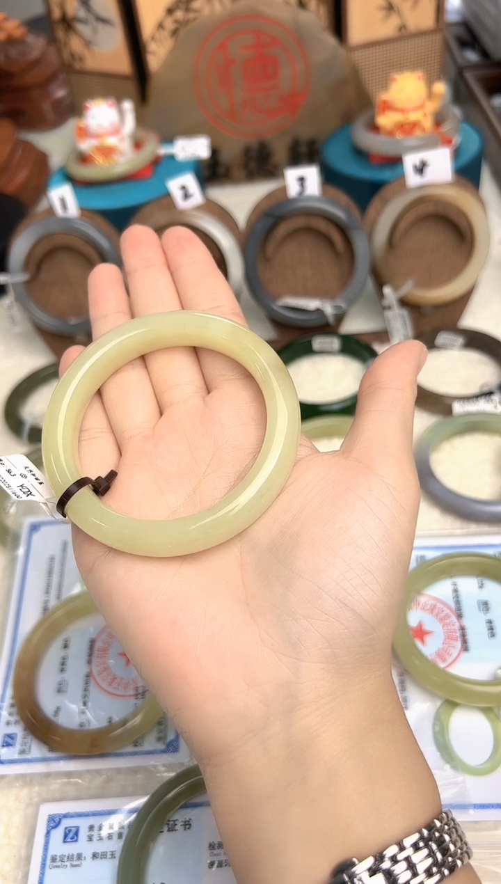 未镶嵌手镯和田玉（糖玉）和田玉