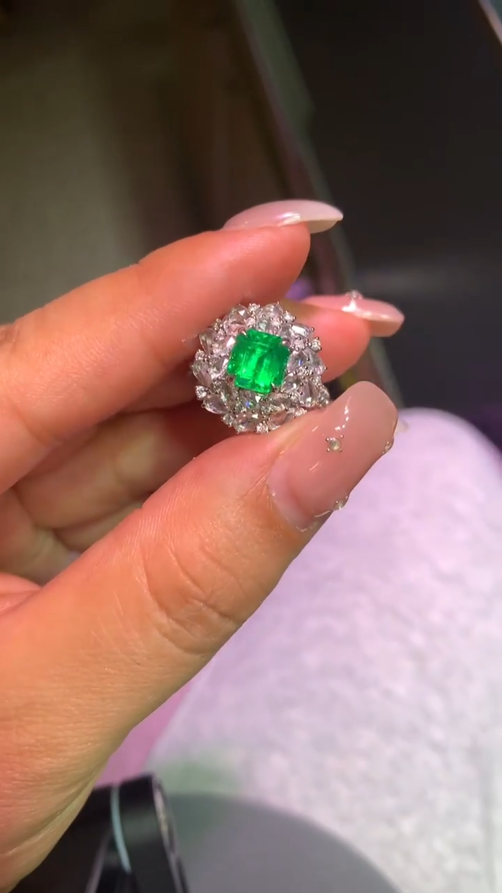 18K金镶嵌戒指祖母绿1.6ct
