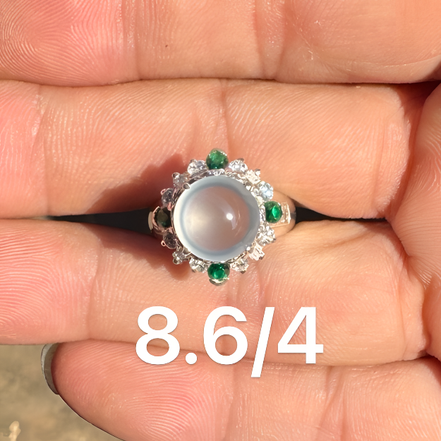 0111(小哪吒在源头)冰玻种翡翠正圆蓝紫钢戒面干净杠味荧光足M250