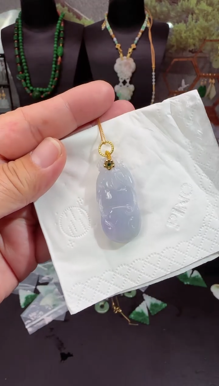 【闪购商品】翡翠颈饰未镶嵌牌子