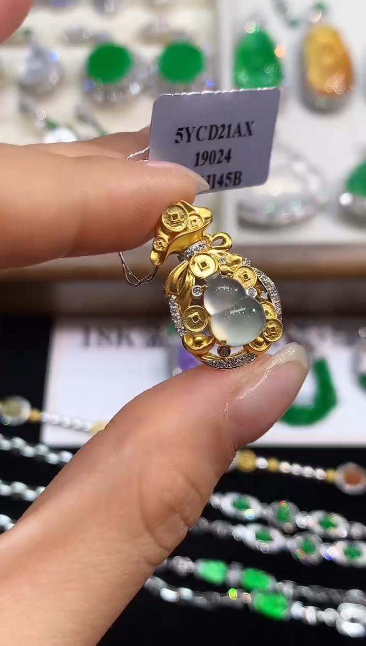 【闪购商品】翡翠吊坠(不含链)18K金镶嵌2743