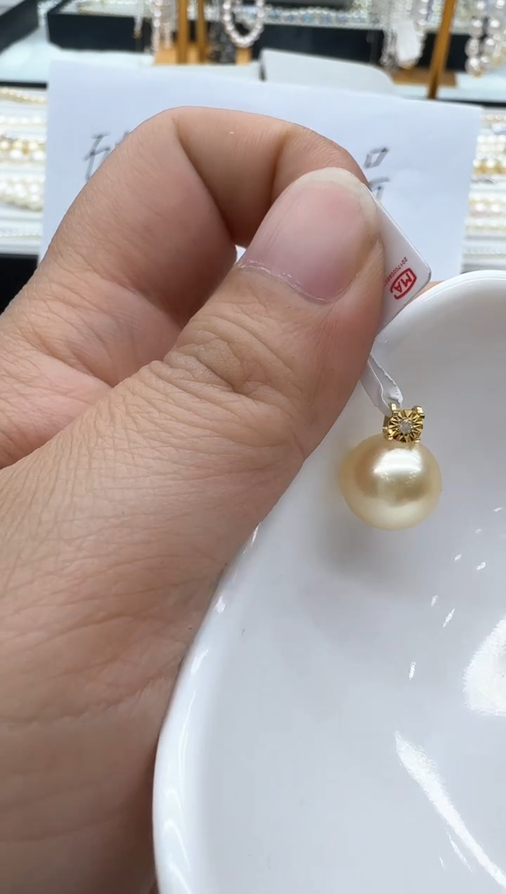 【闪购商品】海水珍珠颈饰18K金镶嵌清货