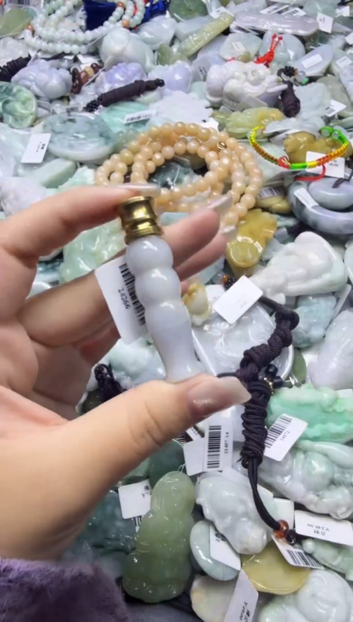 【闪购商品】翡翠颈饰未镶嵌00017511