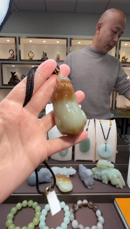 颈饰未镶嵌和田玉苏