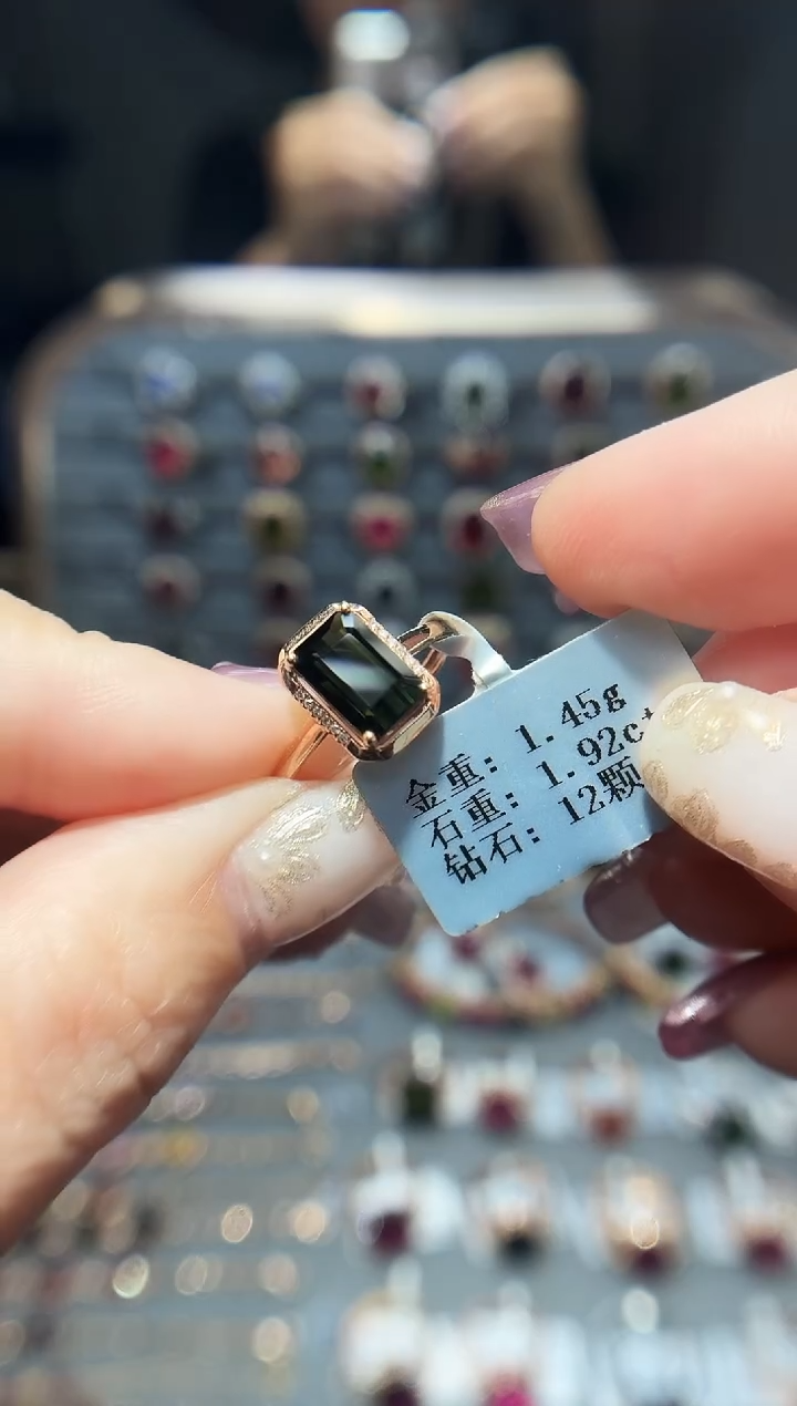 18K金镶嵌戒指碧玺1.92