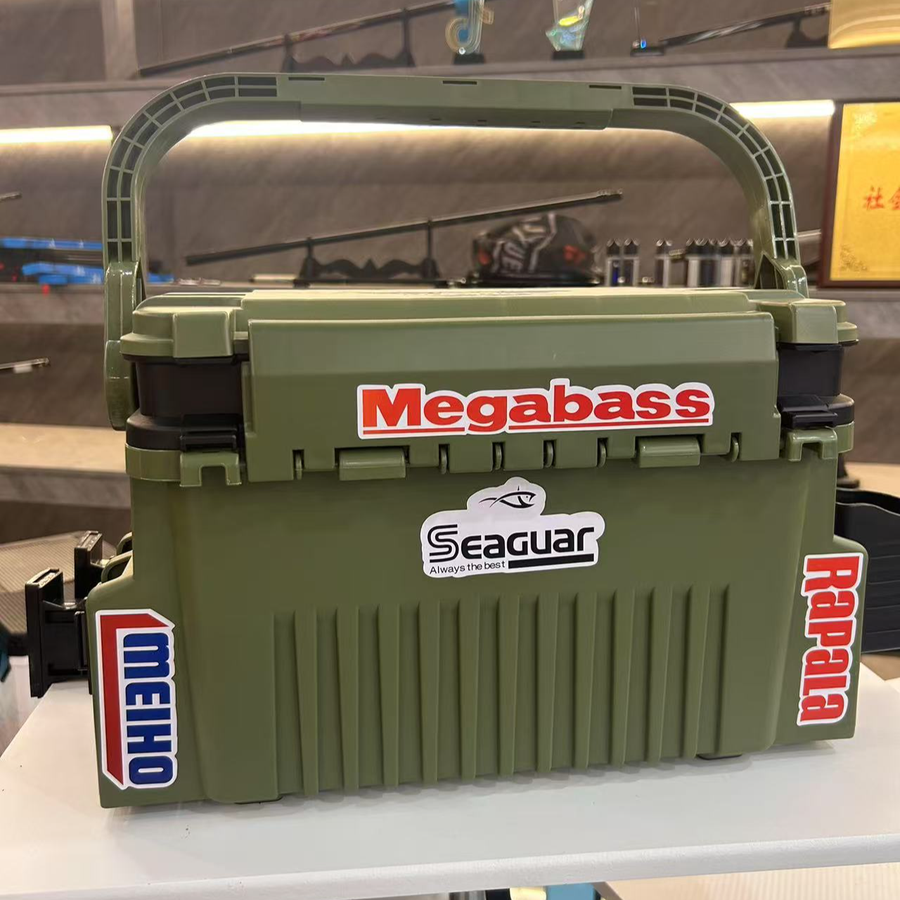 177多功能钓鱼钓箱