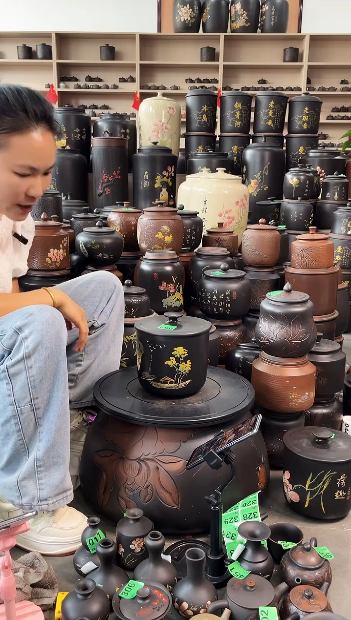 罐瑕疵茶叶罐  彩填小五饼 559
