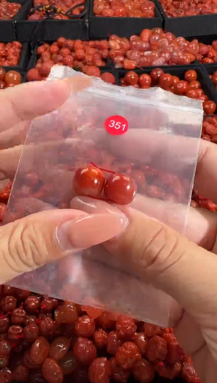 南红玛瑙未镶嵌颈饰1