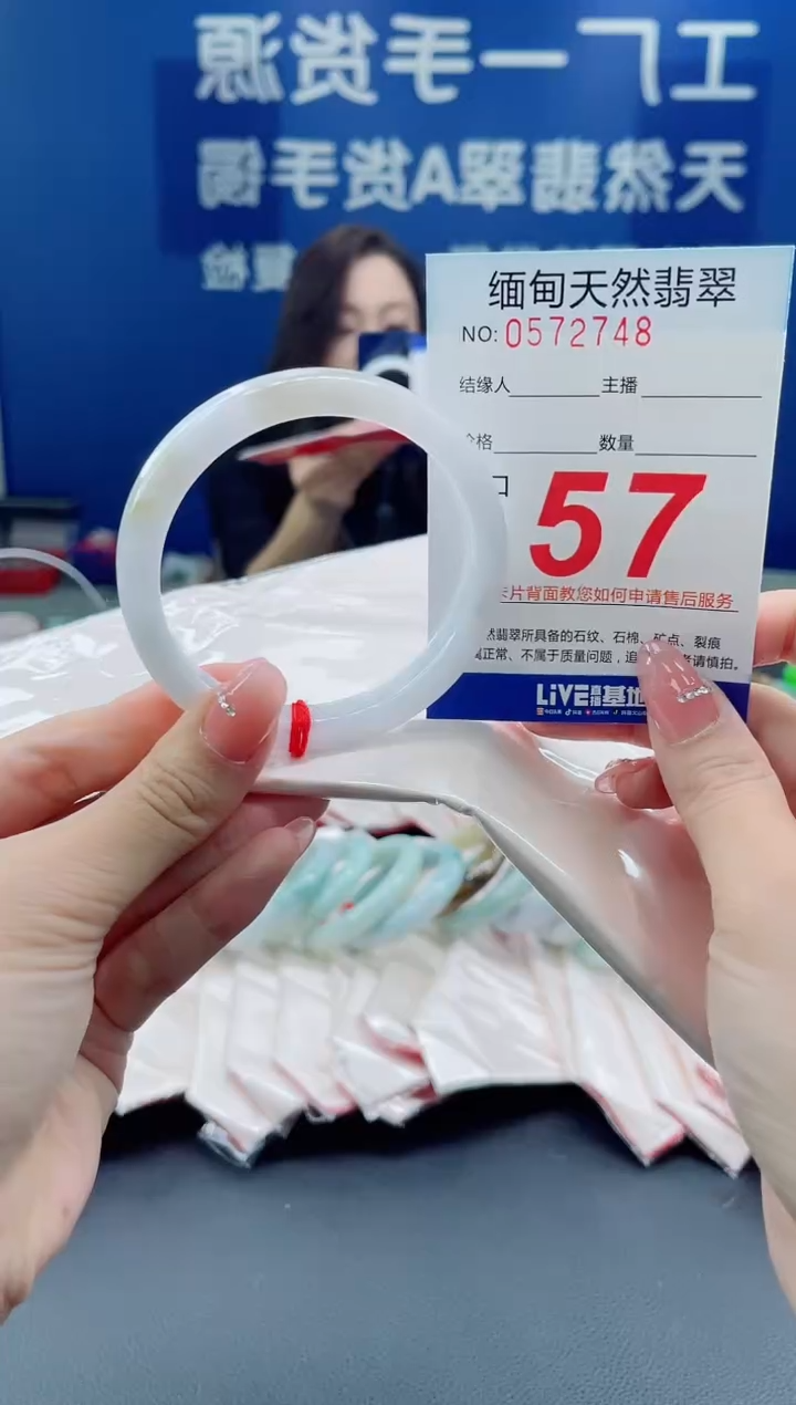 未镶嵌手镯翡翠天然翡翠手镯