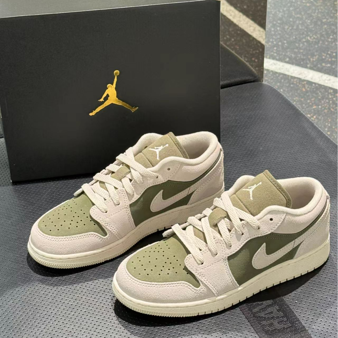 NIKE/耐克正品女鞋AJ1 GS大童流光风牛油果绿休闲板鞋-HV4396-201