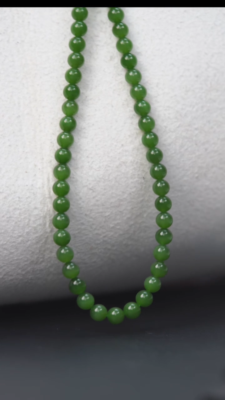 项链未镶嵌和田玉碧玉高色苹果绿8mmHH300003