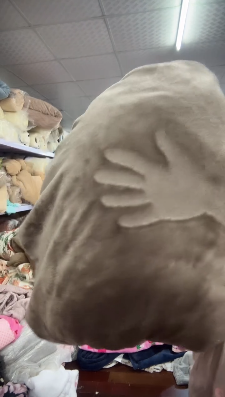 法兰绒咖色毛毯2.3*2