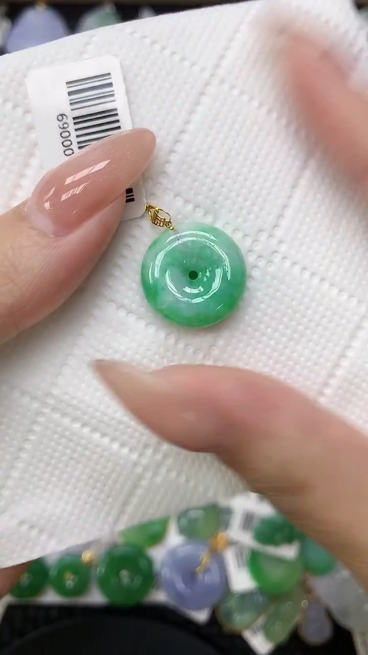 颈饰18K金镶嵌翡翠1111111111111