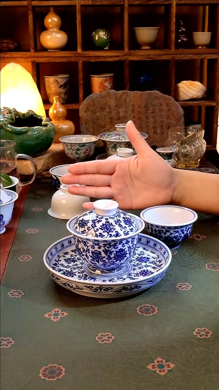 【手工手绘缠枝莲盖碗+壶承+压手杯】