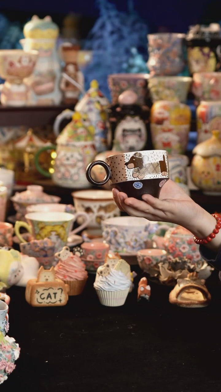 摆件陶景德镇釉下彩手绘设计师款陶瓷