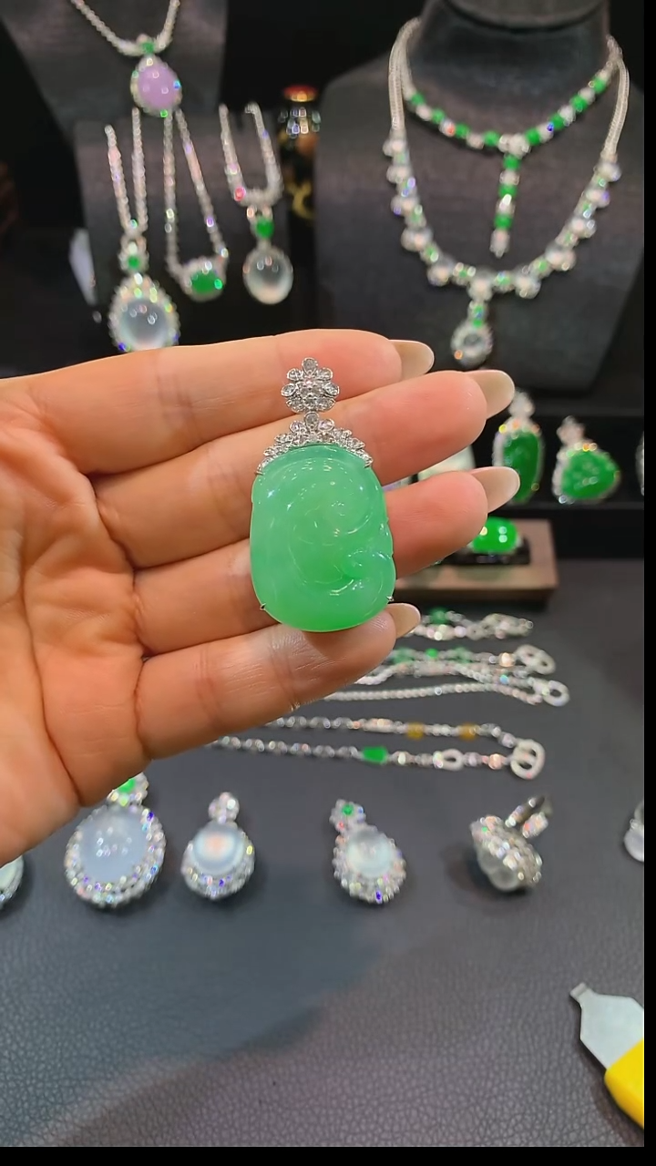 吊坠(不含链)18K金镶嵌翡翠吊坠