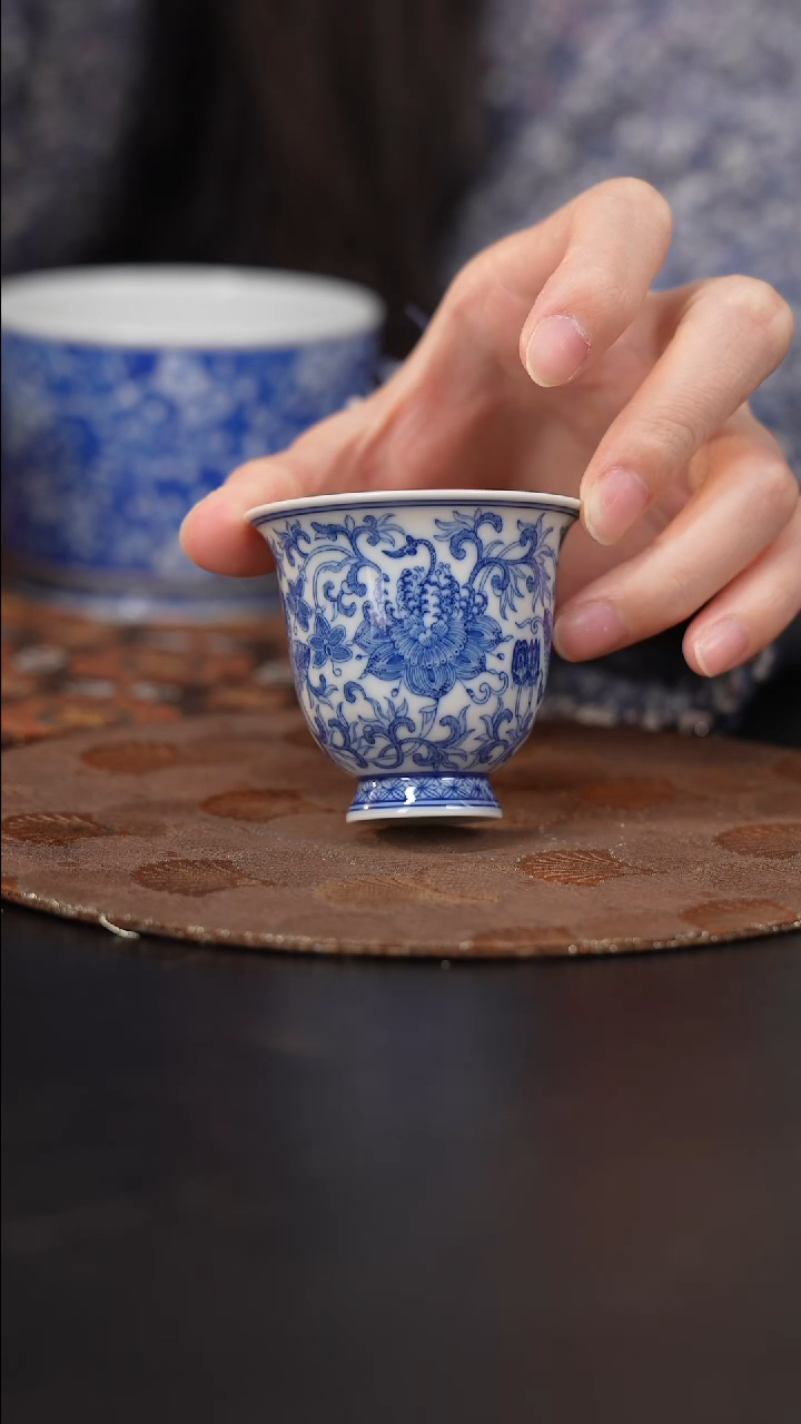 【闪购商品】杯看山柴窑青花西番莲