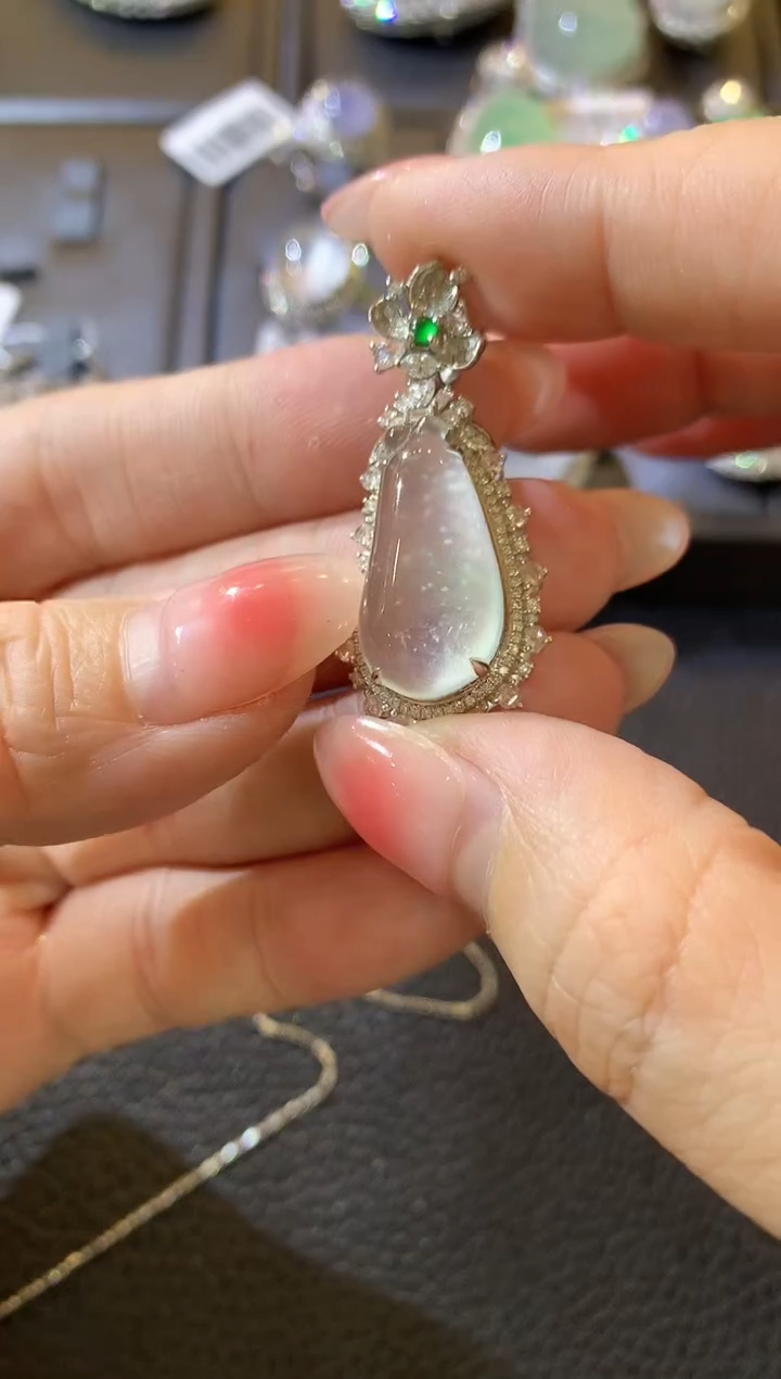 【闪购商品】翡翠吊坠(不含链)18K金镶嵌C88   