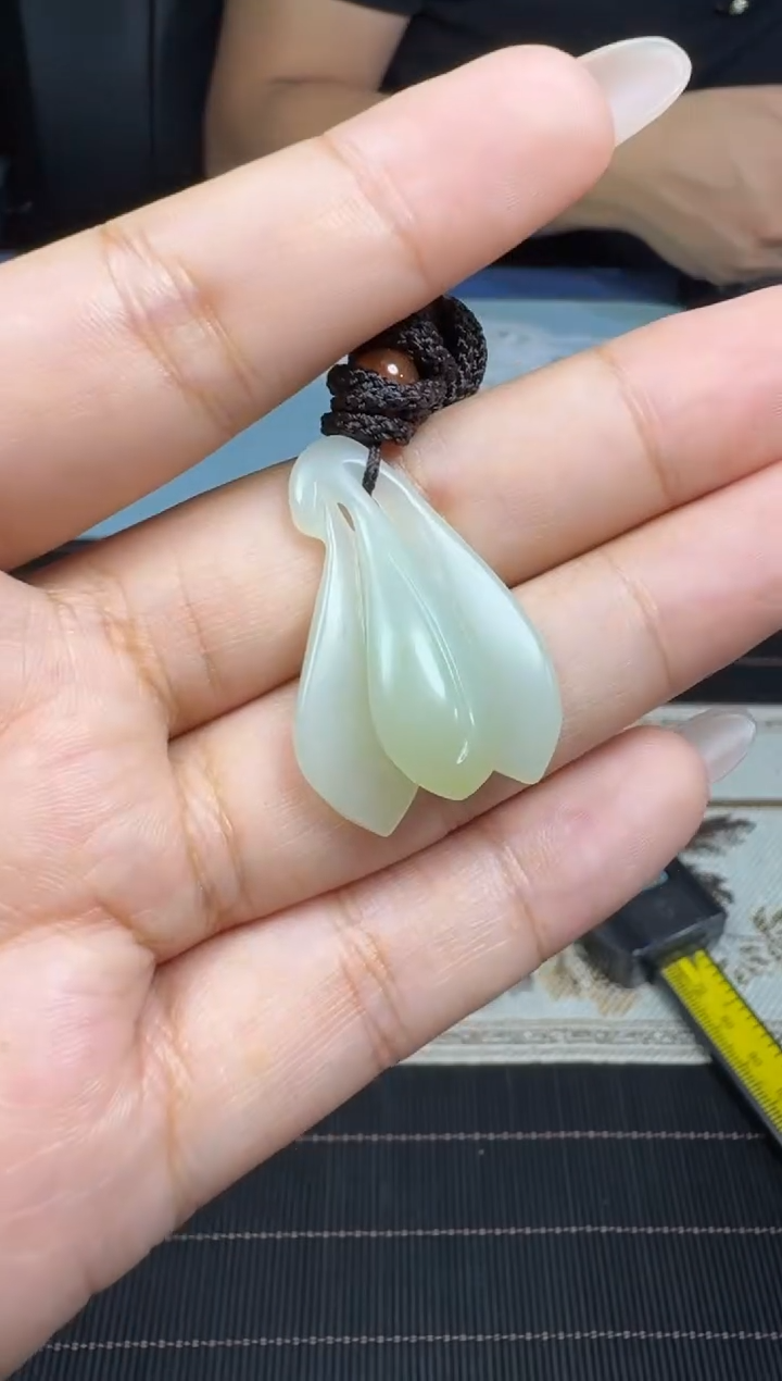 和田玉未镶嵌颈饰1