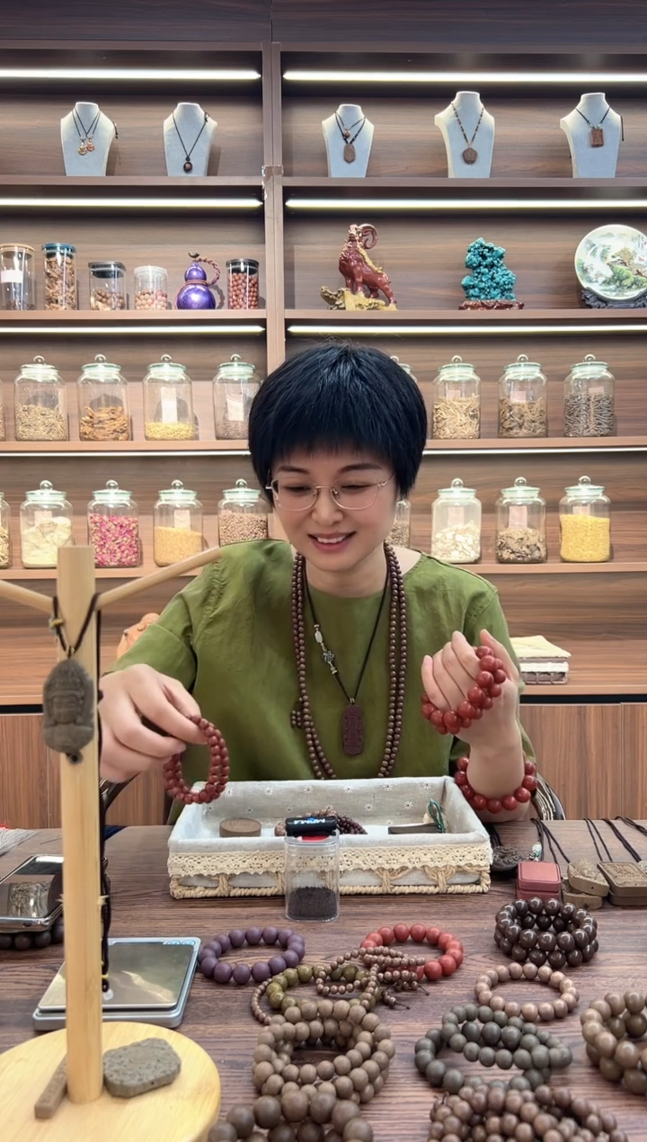 泥塑花蕊夫人香方桶珠手串0.8