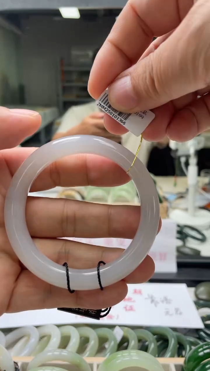 【闪购商品】和田玉手镯未镶嵌编码1366 圈口59-60