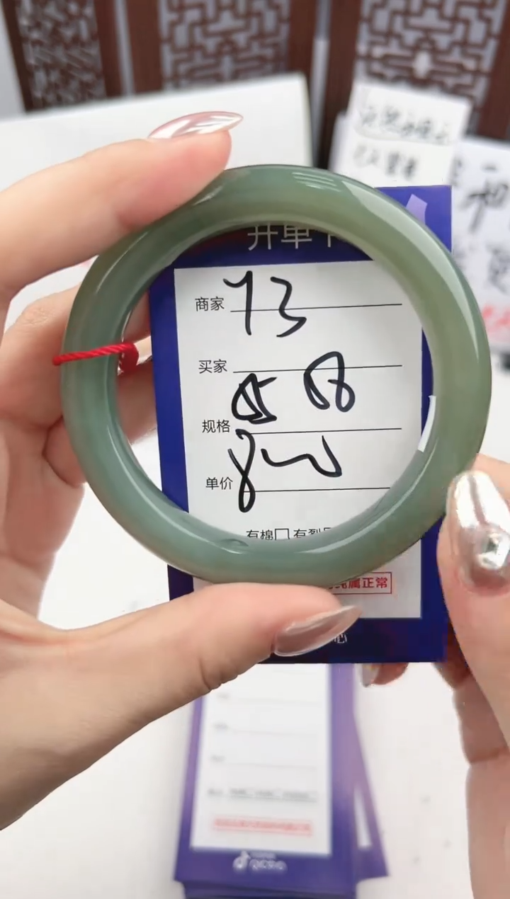 【闪购商品】和田玉手镯未镶嵌微色差Y03