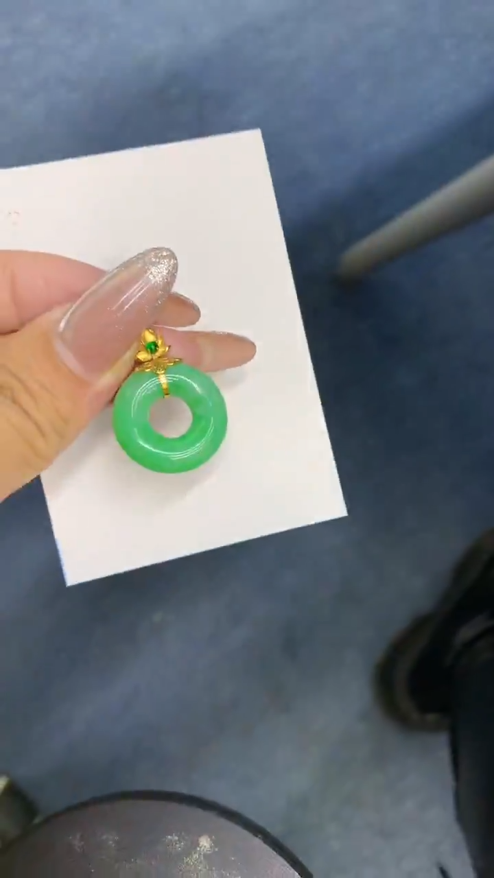 颈饰18K金镶嵌翡翠1