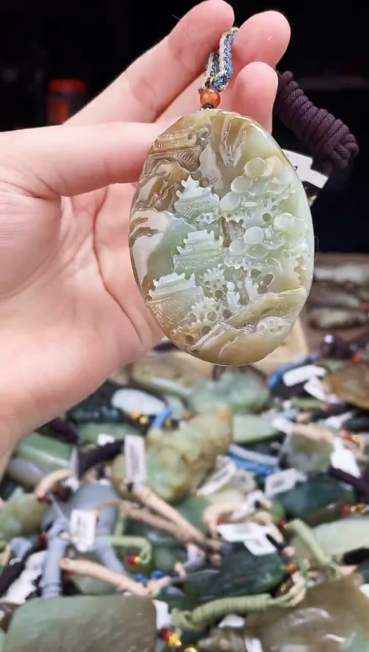 颈饰未镶嵌和田玉1