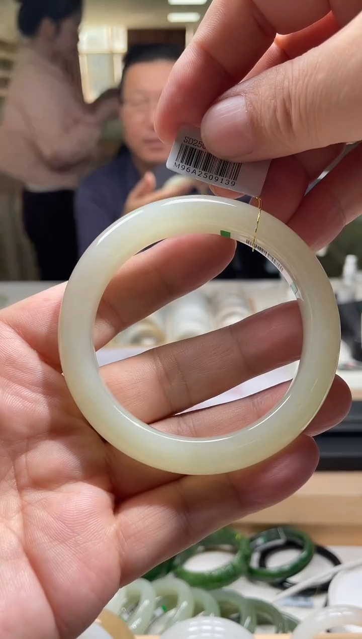 未镶嵌手镯和田玉60-61圈口 9139