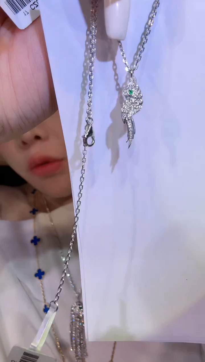 18K金镶嵌项链钻石爱情鸟项链