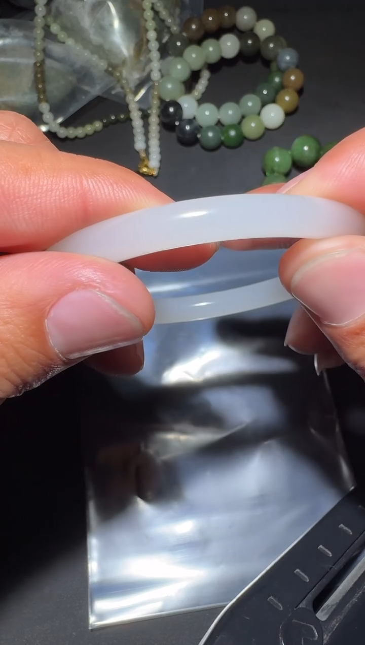 未镶嵌和田玉（糖玉）挂件和田玉