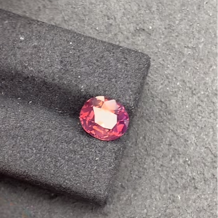 1.6克拉紫色蓝宝石裸石