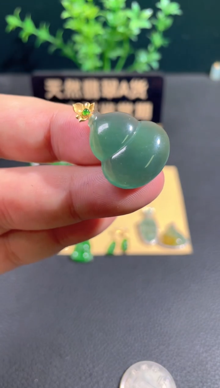 翡翠18K金镶嵌颈饰翡翠