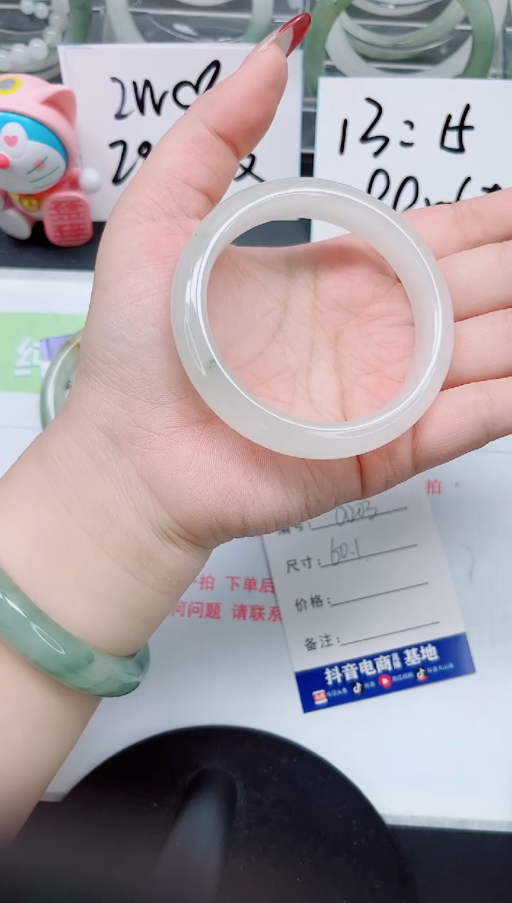 【闪购商品】石英质玉手镯合金a203