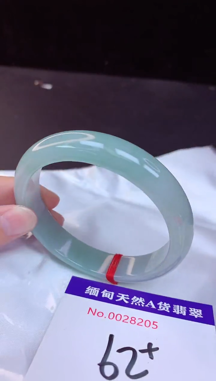【闪购商品】翡翠手镯未镶嵌62+             