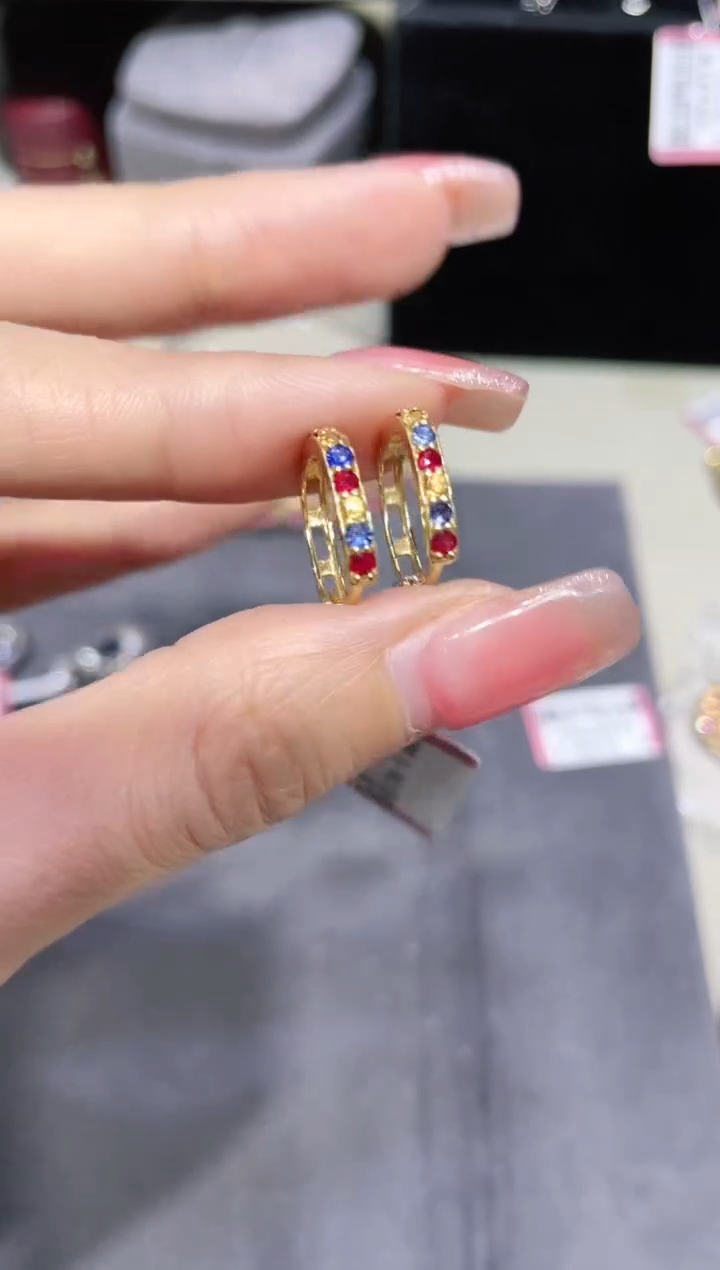 【闪购商品】彩色蓝宝石耳饰18K金镶嵌·