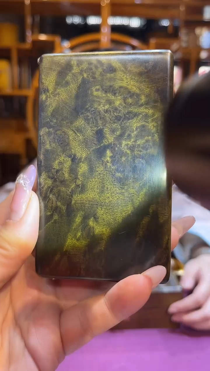 金丝楠满留疤烟盒